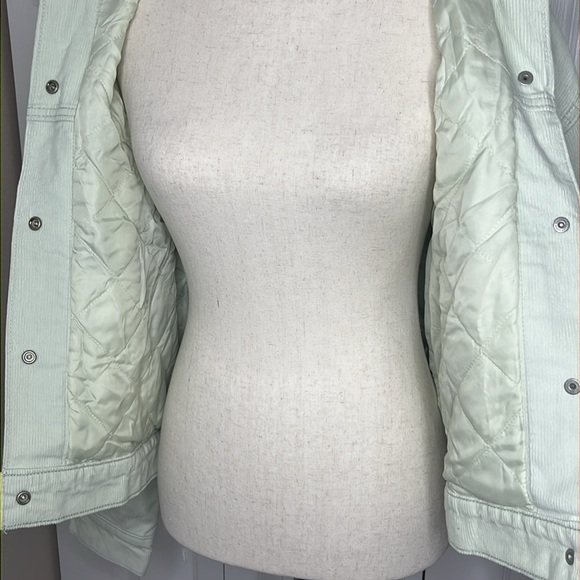 LEVI’S Sherpa Baby Baggy Cropped Trucker Jacket, NWT - Picture 8 of 12